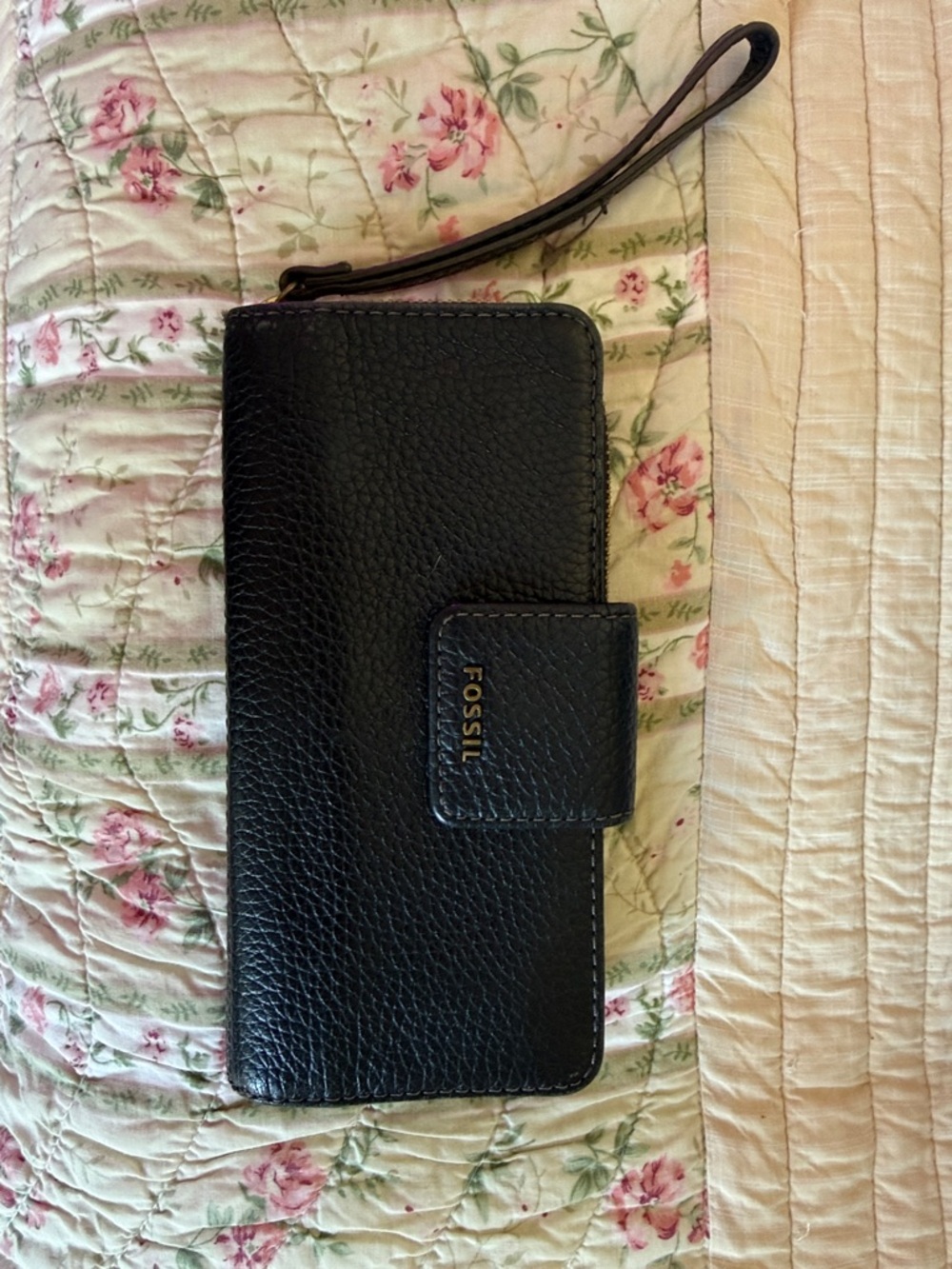 Fossil Black Pebbled Leather Wristlet Phone Case